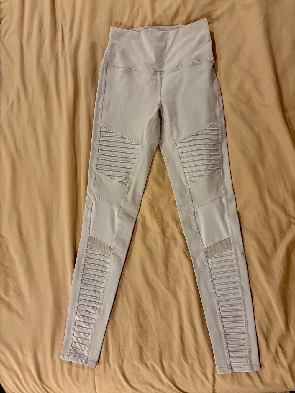 Preloved Alo Full Length Leggings Sz Medium Light Gray